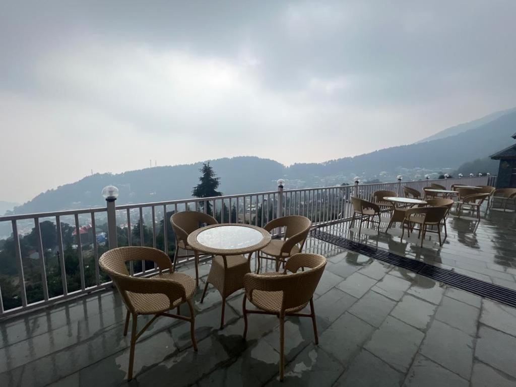 Highsky Resort Дармсала Экстерьер фото